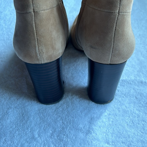 Banana Republic Cream Suede Ankle Boots - Picture 7 of 10